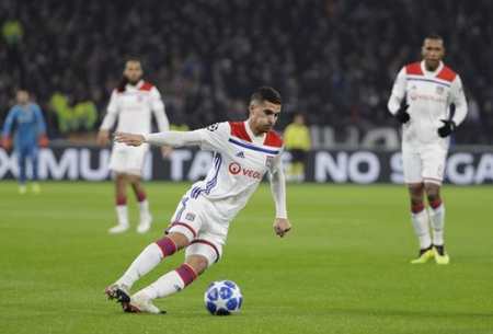 而足坛更是 而足坛更是